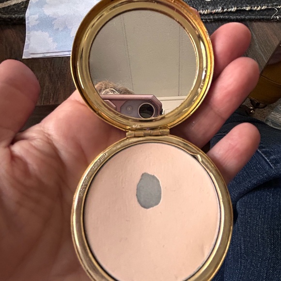 Est’ee lauder powder compact - Picture 9 of 9